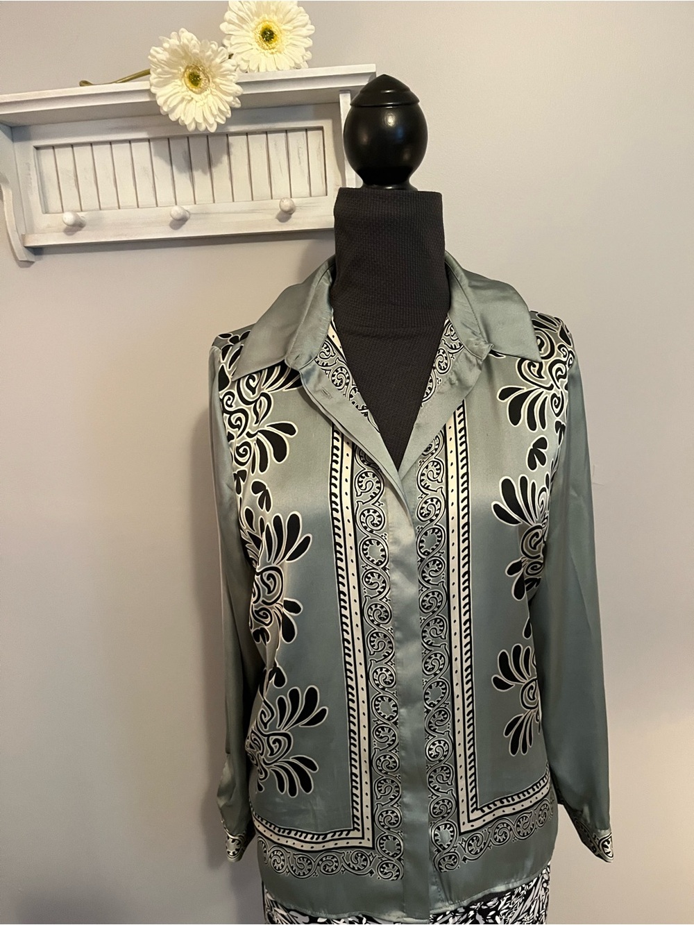 Zara Silk-Feel Printed Button-Up Blouse in Sage Green and Black EUC